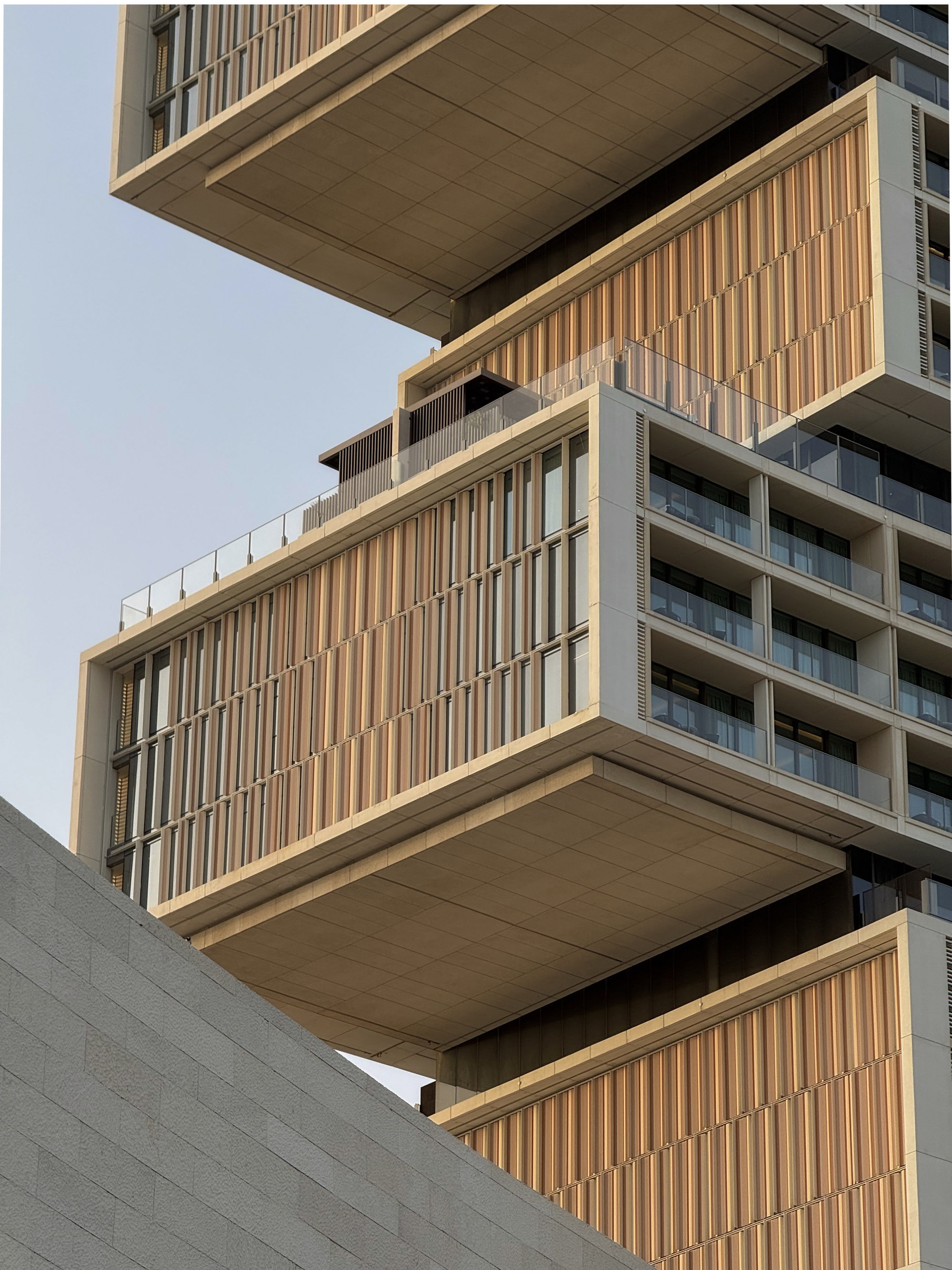 The cantilevered volumes and their golden screens