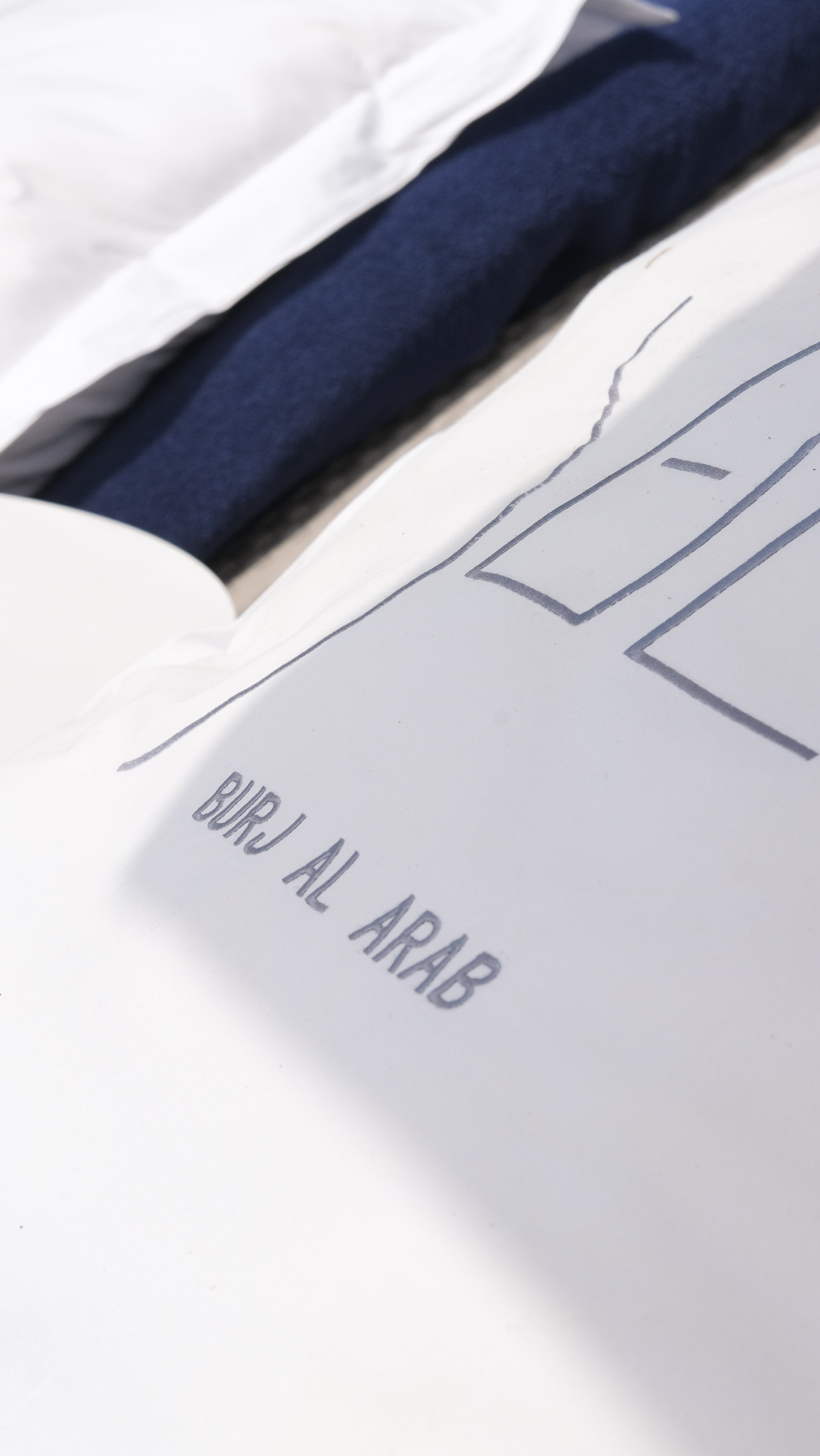 The sail traced on hotel linen